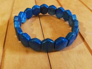 pulsera mineral de piezas exagonales de lapislazuli
