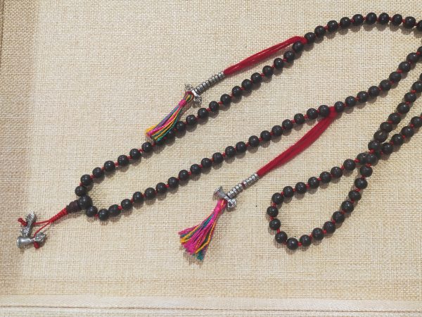 Japa Mala tibetano de sandalo con hilo rojo y en metal 108 cuentas