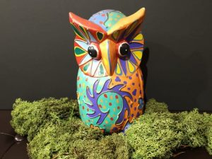 Buho madera mediano 20x12cm henna..