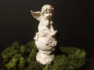 Figura Angel sobre el mundo Mod-2 22x9.